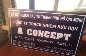 Làm bảng hiệu công ty bảng mica dán decal