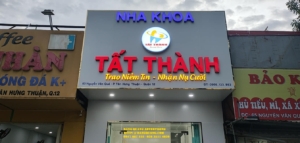 Thi cong bang alu chu led nha khoa Tat Thanh Quan 12 3