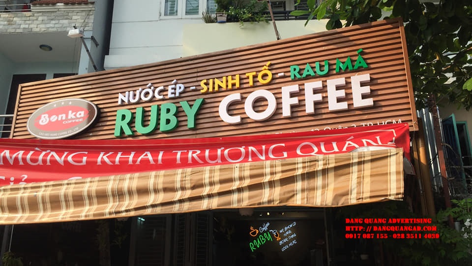 Thi cong chu quang cao Ruby coffee Quan 3 1