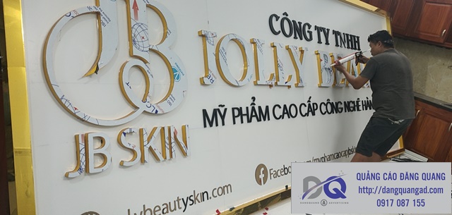 Thi công bảng quảng cáo alu, chữ nổi mica led vàng gương cho Công Ty Tnhh Jolly Beauty, Mỹ Phẩm Hàn Quốc Cao Cấp Jb Skin, Tại Tp HCM
